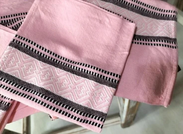 Roze tafelkleed en 12 nieuwe servetten – photo 3